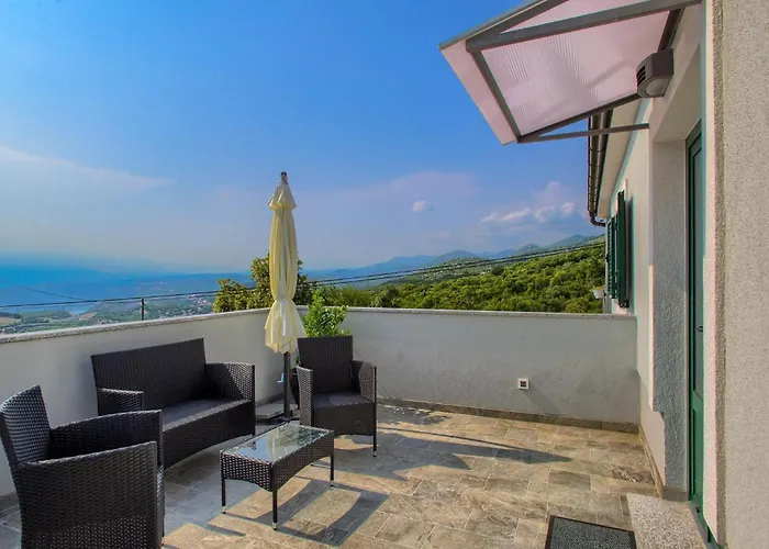 Holiday home Leticija *