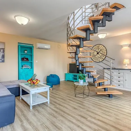 Holiday home Leticija Hreljin